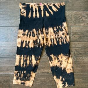 Bleached tie dye low rise cropped leggings